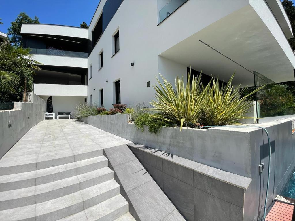 Aparthotel Villa V With Heated Pool Rijeka Luaran gambar