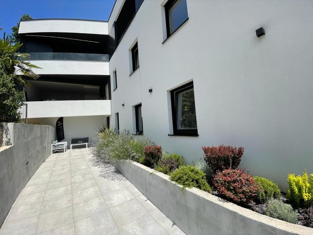 Aparthotel Villa V With Heated Pool Rijeka Luaran gambar